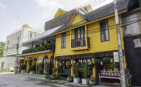 Yellow Lamoon Hotel